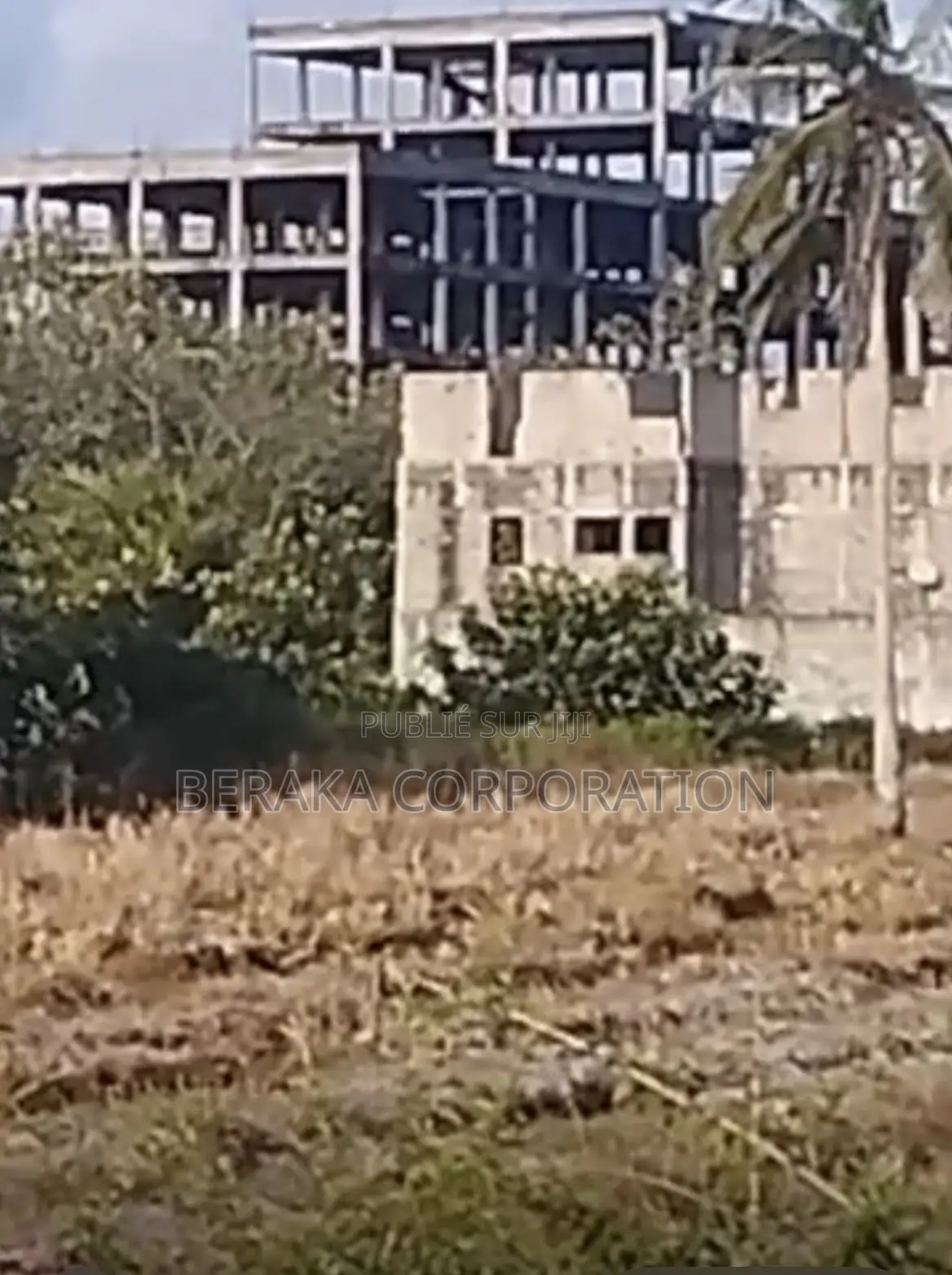 *Vente À Bassam ! * - Terrain De 500 M2 ; - Derrière Le Lycée D’Excel
