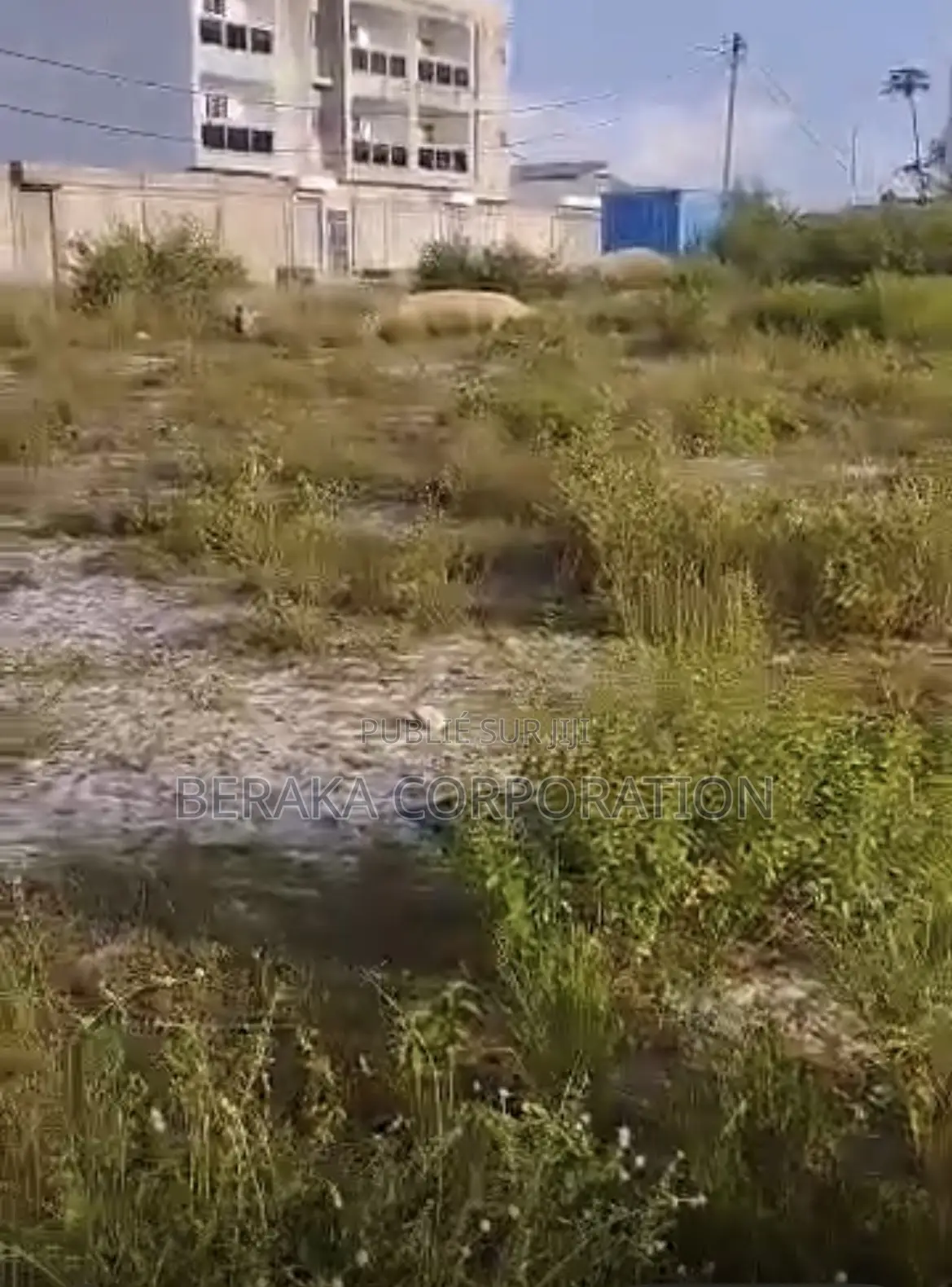 *Vente À Bassam ! * - Terrain De 500 M2 ; - Derrière Le Lycée D’Excel