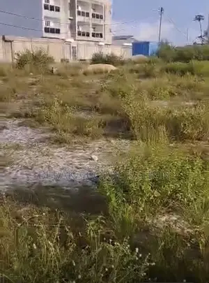 *Vente À Bassam ! * - Terrain De 500 M2 ; - Derrière Le Lycée D’Excel