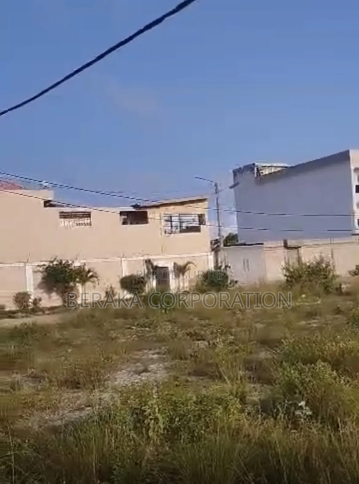 *Vente À Bassam ! * - Terrain De 500 M2 ; - Derrière Le Lycée D’Excel