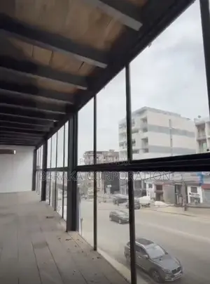 Un Espace De 1500m2 À Louer en Bordure De Voie À Angré CGK Après L