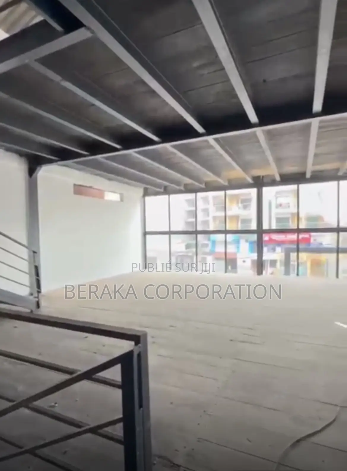 Un Espace De 1500m2 À Louer en Bordure De Voie À Angré CGK Après L