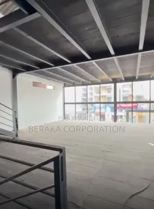 Un Espace De 1500m2 À Louer en Bordure De Voie À Angré CGK Après L