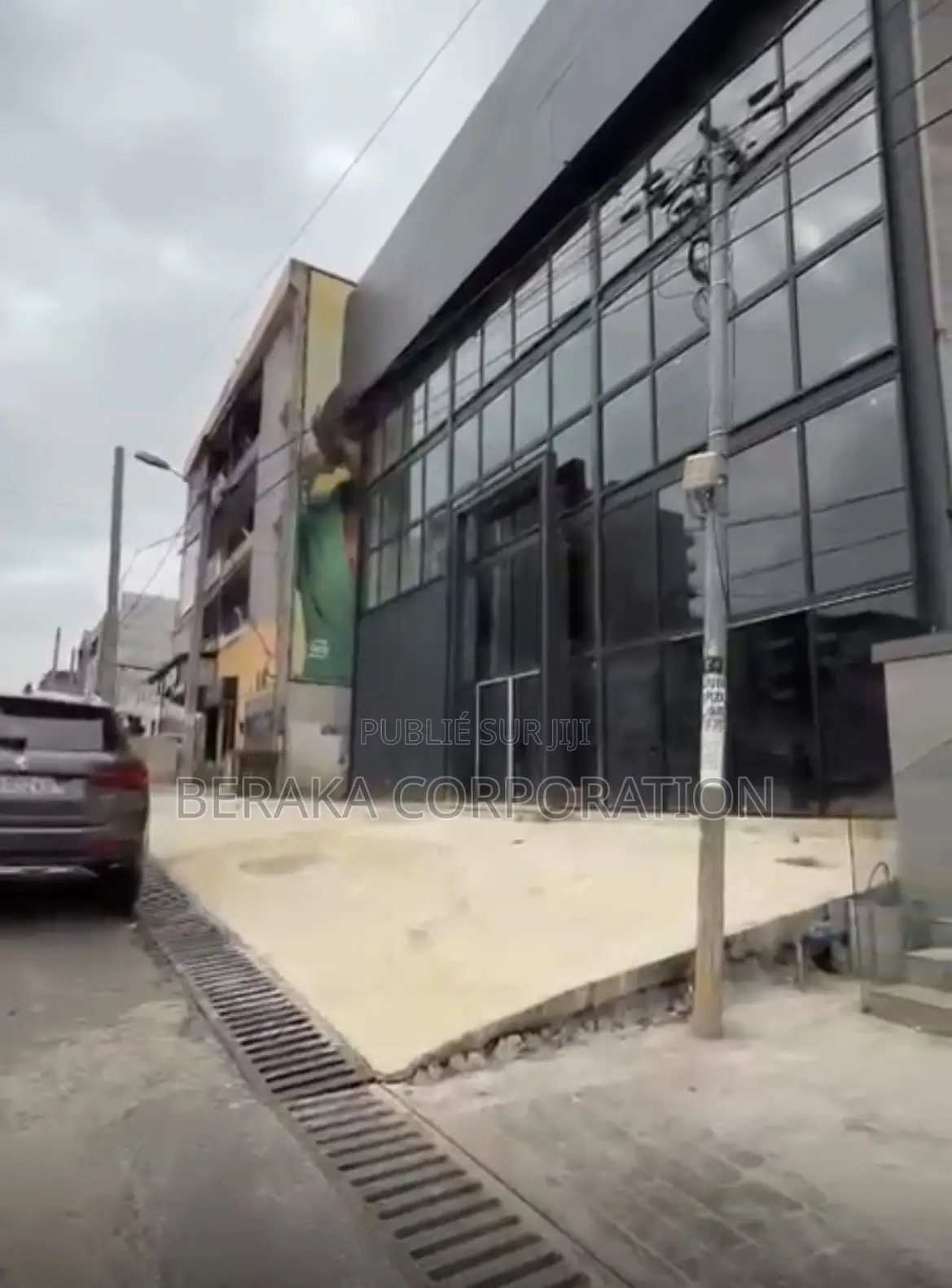 Un Espace De 1500m2 À Louer en Bordure De Voie À Angré CGK Après L