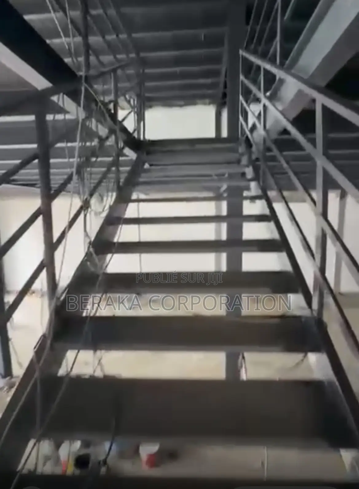 Un Espace De 1500m2 À Louer en Bordure De Voie À Angré CGK Après L