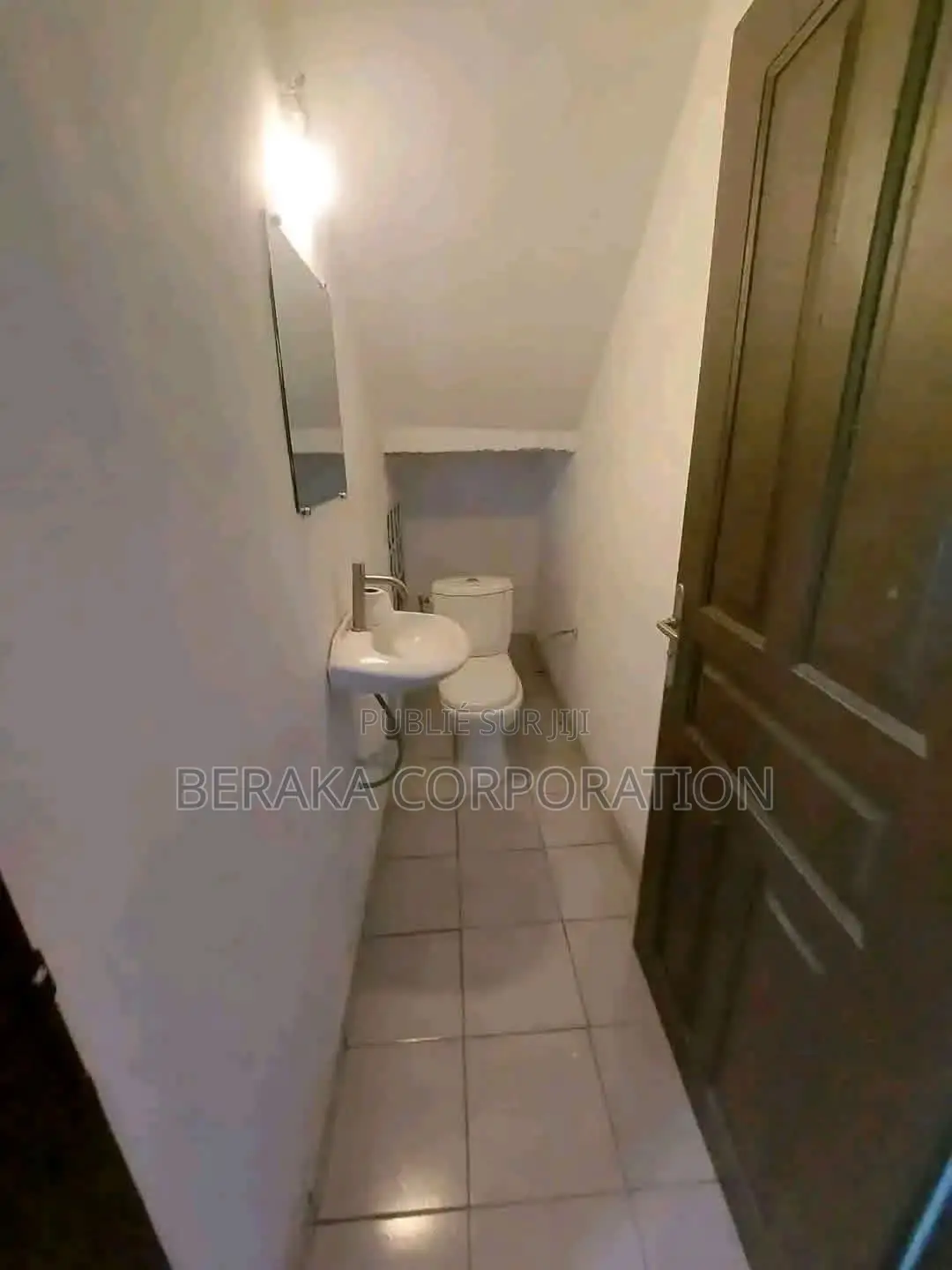 5chbre Duplex dans Beraka Corporation, Cocody à Louer