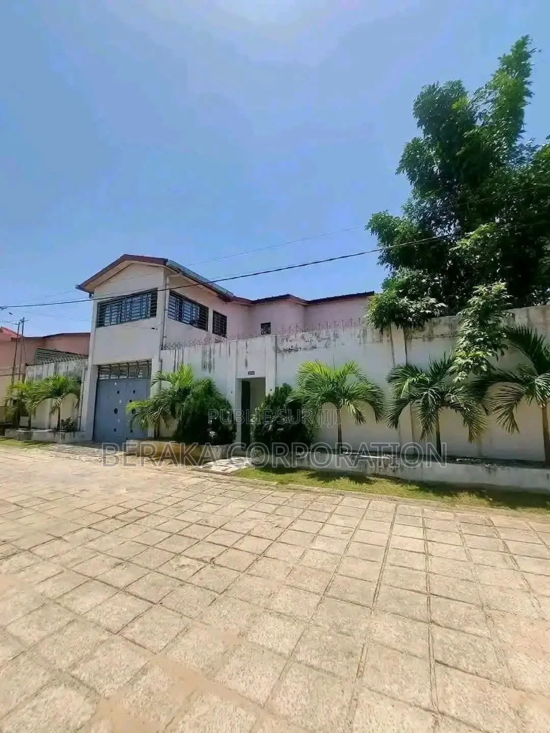 5chbre Duplex dans Beraka Corporation, Cocody à Louer