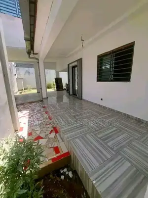 5chbre Duplex dans Beraka Corporation, Cocody à Louer