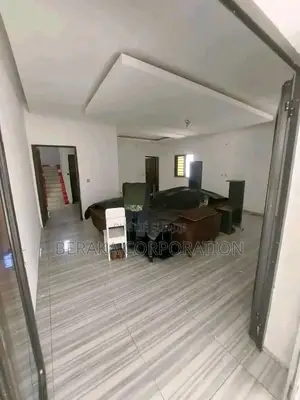 5chbre Duplex dans Beraka Corporation, Cocody à Louer
