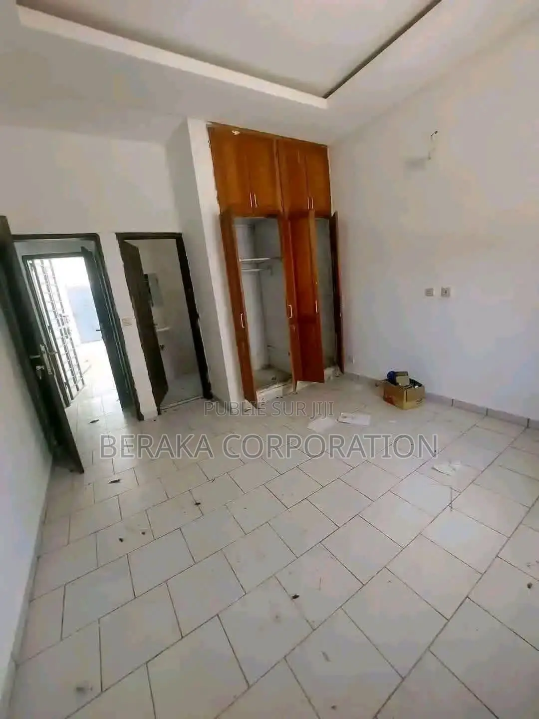 5chbre Duplex dans Beraka Corporation, Cocody à Louer