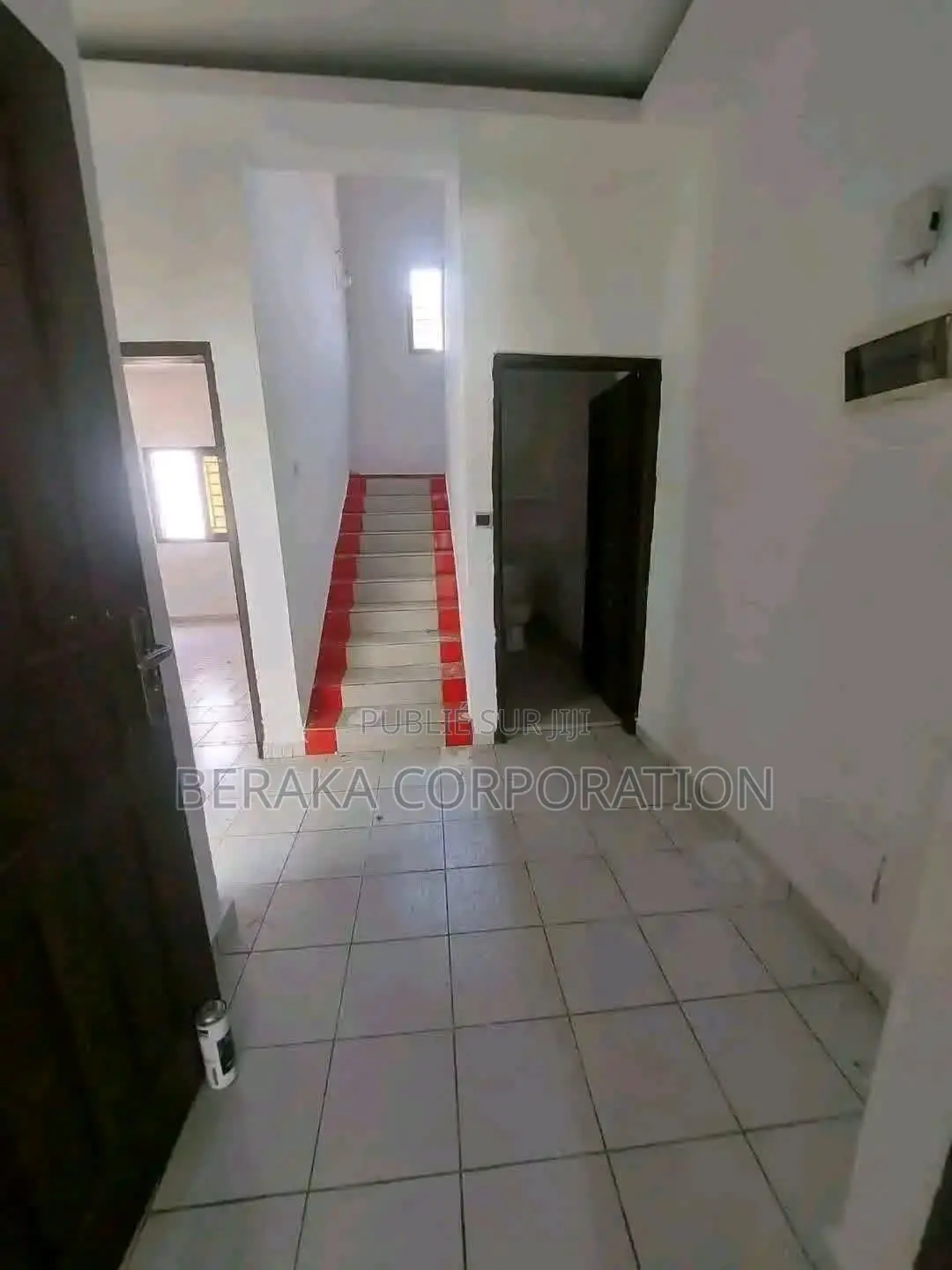 5chbre Duplex dans Beraka Corporation, Cocody à Louer