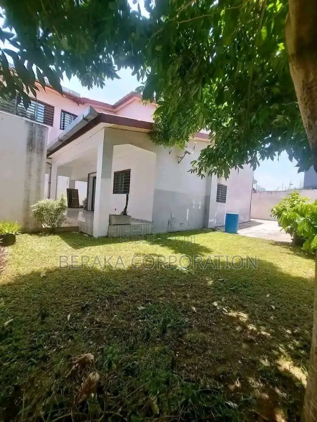5chbre Duplex dans Beraka Corporation, Cocody à Louer
