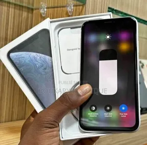 Nouveau Apple iPhone XR 64 GB Blanc