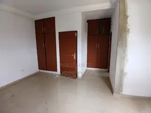 3chbre Appartement dans Solo, Cocody à Louer