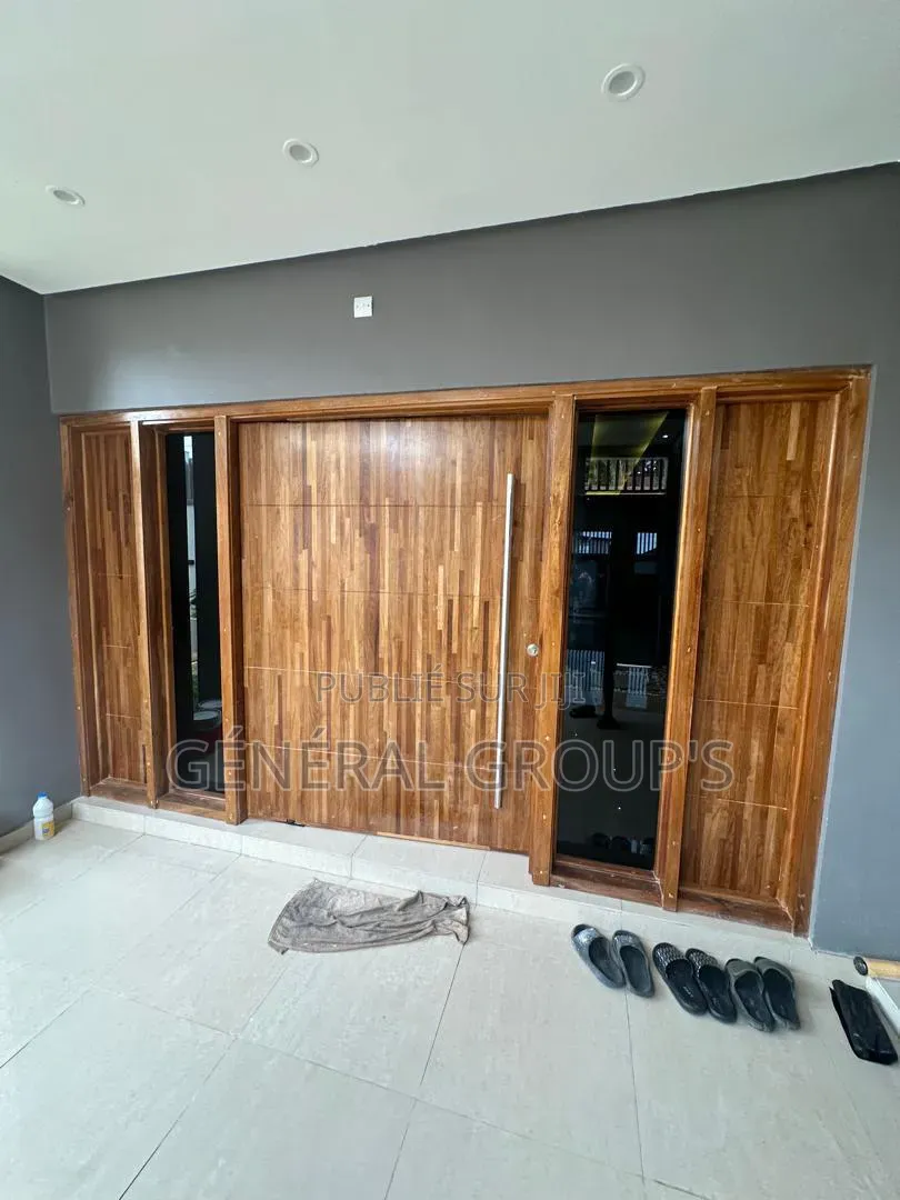 5chbre Duplex dans Boga Hugues, Cocody à Louer