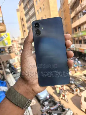 Nouveau Samsung Galaxy A06 128 GB Noir